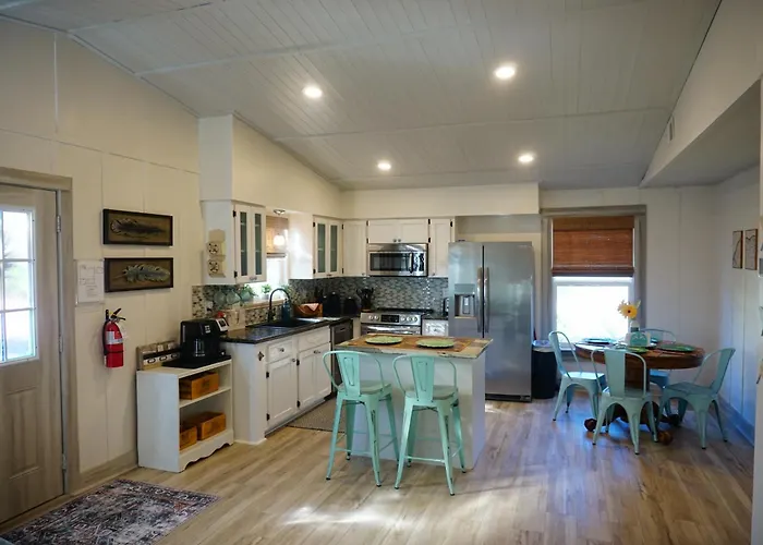 Anna Maria Island Tree House Pet Friendly!