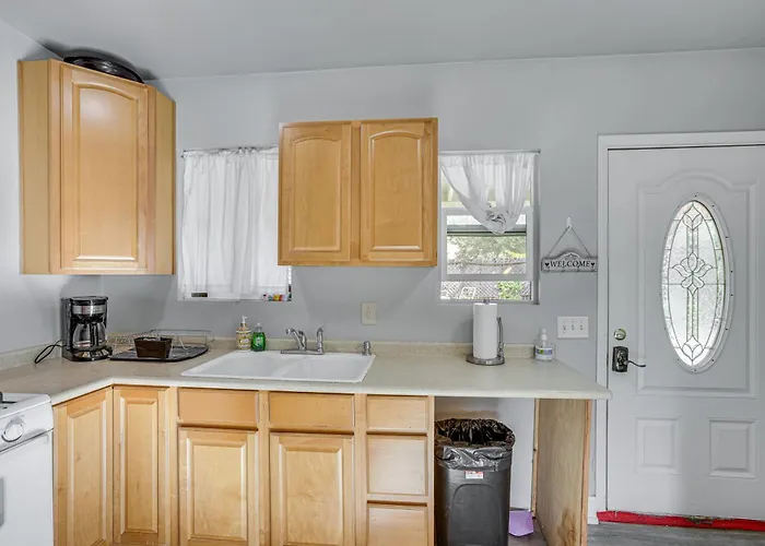 2 Mi To Dtwn Atascadero! Cozy Cottage W/ Yard