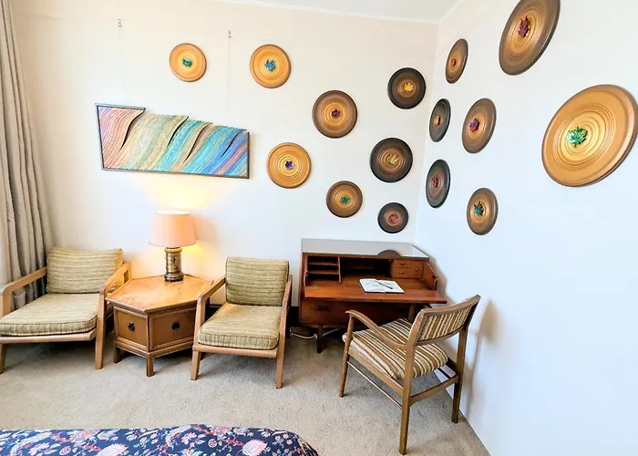 Perfect Location - 4Bd,1Ba - Restored Redwood Home