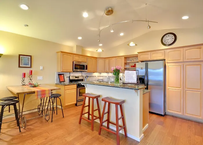 Waterfront Oregon Abode W/ Balcony & Ocean Views!