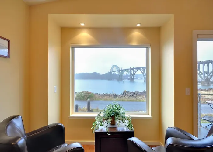 Waterfront Oregon Abode W/ Balcony & Ocean Views!