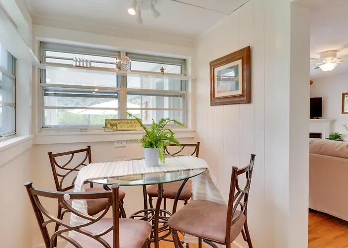 Candler Cabin W/ Deck & Mount Pisgah Views!