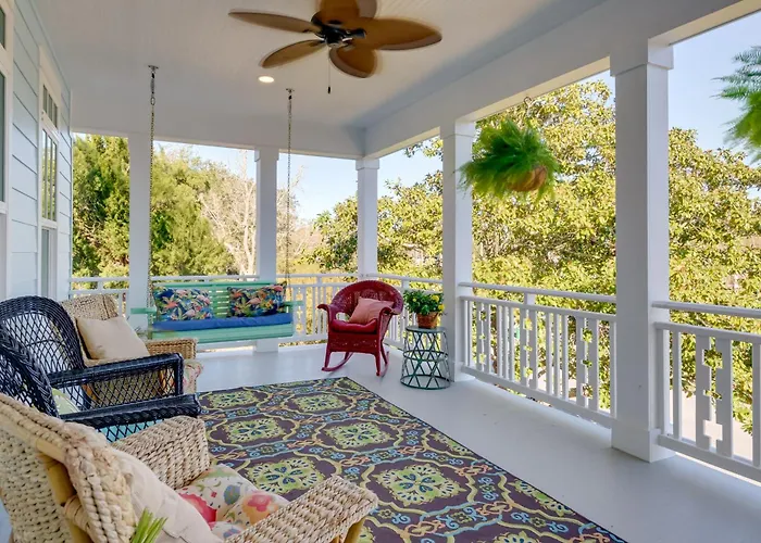 Harbor Oaks Haven: Walk To Front Beach & Downtown!