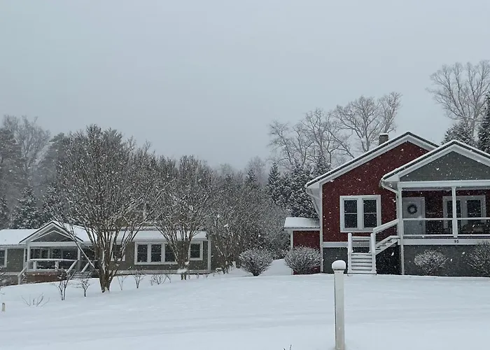 The Farmhouse At Wolfehaven