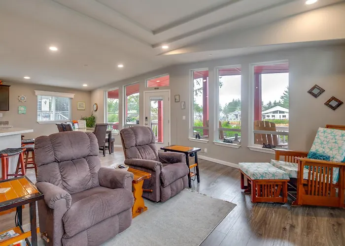 Ocean Shores Retreat W/ Porch & Canal Views!