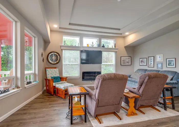 Ocean Shores Retreat W/ Porch & Canal Views!