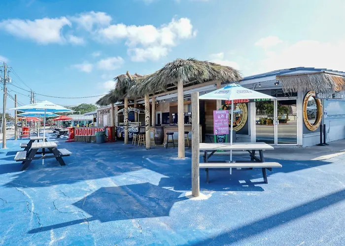 Canal 313 - Right In Siesta Key Village!