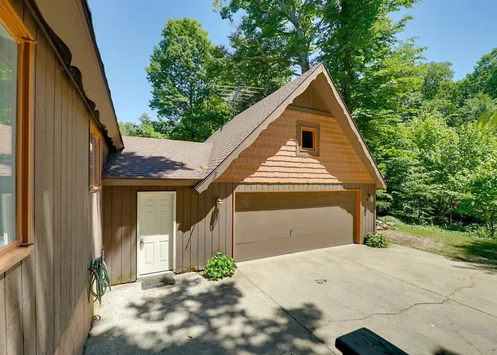 1 Mi To Tunnel Park: Holland Home W/ Fire Pit