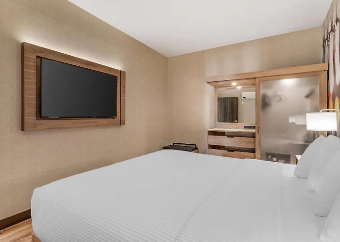 Cambria Hotel Portland Downtown Old Port
