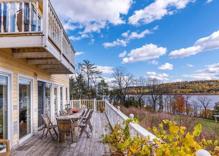River House By Avantstay