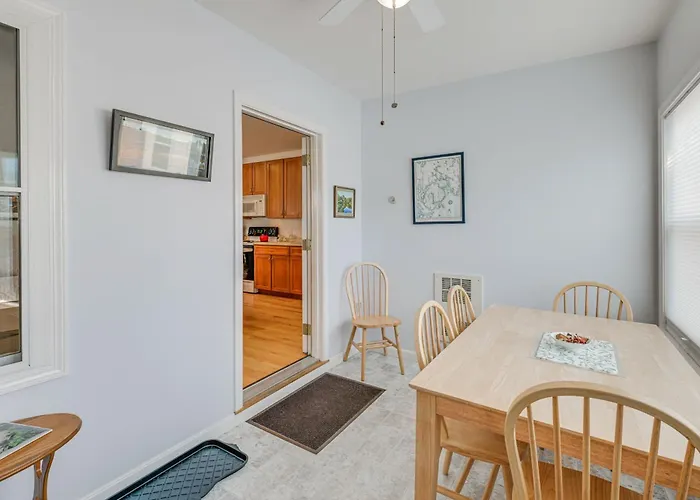 Unbeatable Downtown Location! Bar Harbor Apt
