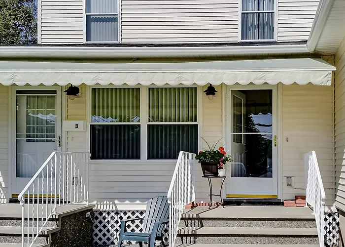 Unbeatable Downtown Location! Bar Harbor Apt