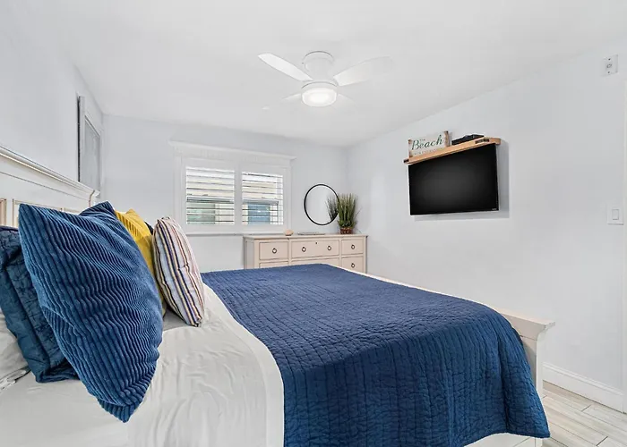 Escape To Beach Oasis! Family Friendly, Updated Beachside Condo With Heated Pool!