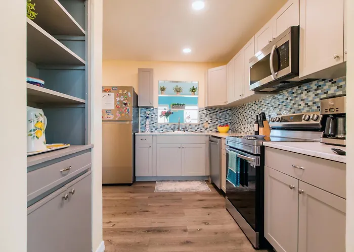 Lovely Vacation Home 1 Block From Beach & Downtown Gulfport
