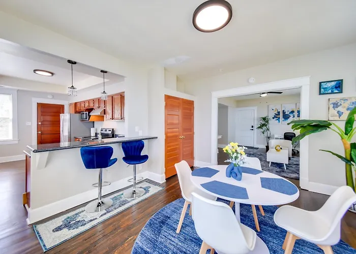 Modern Portsmouth Apartment: Walk To Norfolk Ferry