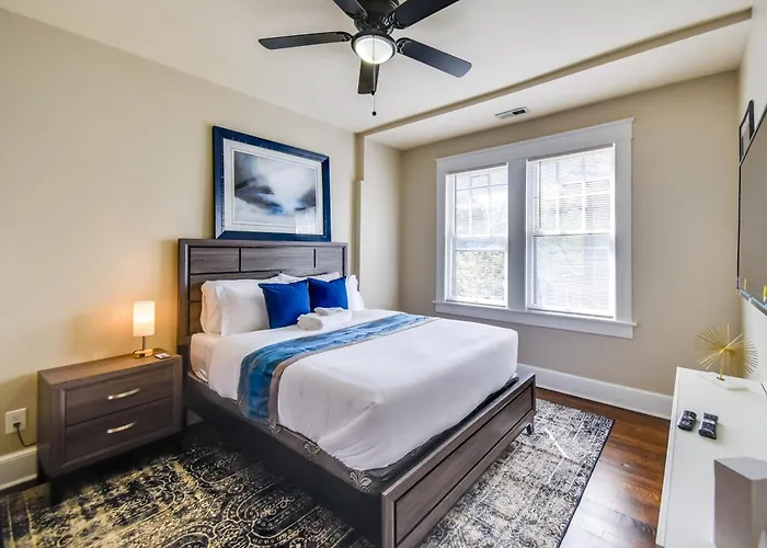 Modern Portsmouth Apartment: Walk To Norfolk Ferry