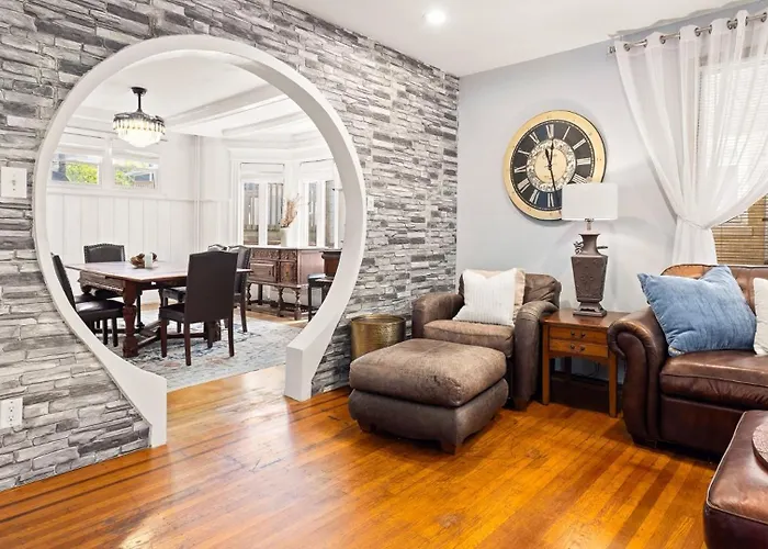 6 Bedroom Ventnor Estate Steps Away From The Beach