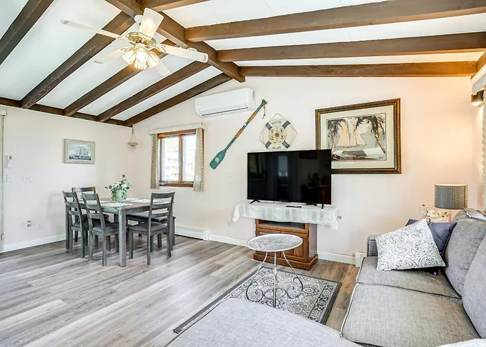 Massachusetts Abode W/ Deck & Grill: Near Beaches!