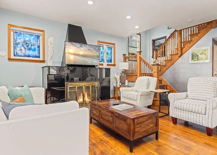 6 Bedroom Ventnor Estate Steps Away From The Beach
