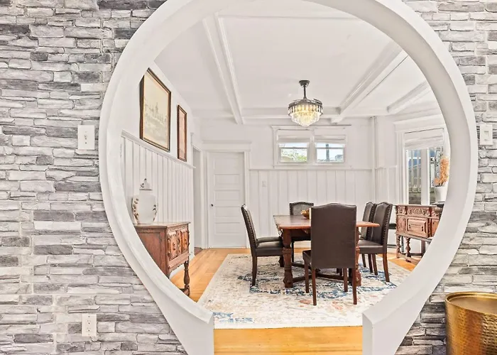 6 Bedroom Ventnor Estate Steps Away From The Beach