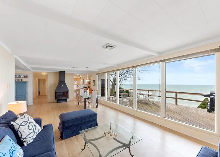 Lake Michigan Getaway By Juniper Holiday + Home