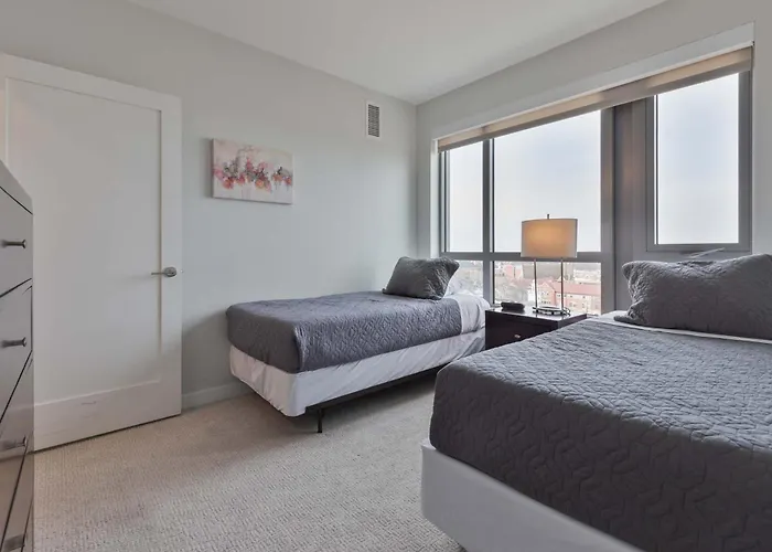 Spacious Apt Downtown