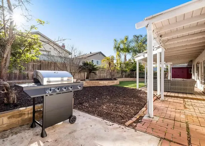 Huge 5Br Family Retreat Backyard & Patio Lounge