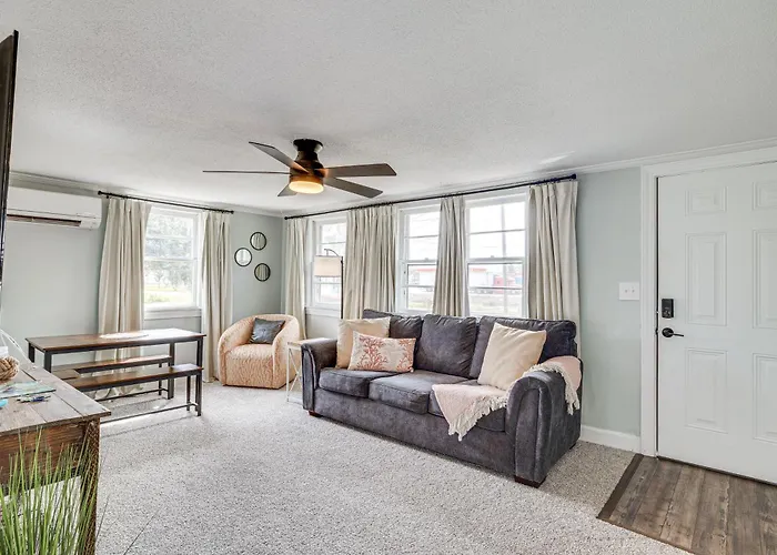 7 Mi To Beach & Ocean! Morehead City Home