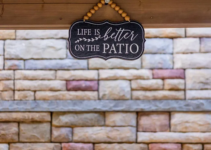 Harpers Ferry, Patio With Hot Tub & Fireplace