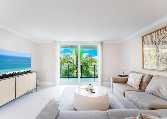 Boca Beachside 2Br 2Ba With Pool And Balcony Steps To Sand