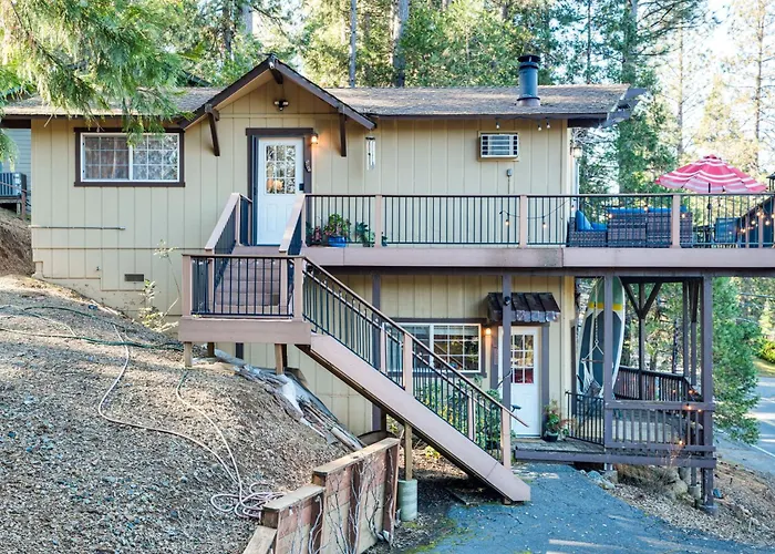 Enchanted Woodland Cabin Near Yosemite W/ Fire Pit