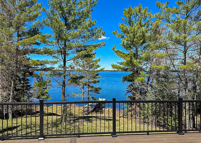 Luxury Rainy Lake House With Private Dock!