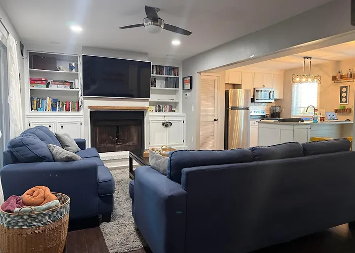 Full Townhouse Near Shem Creek & Downtown With Hot Tub