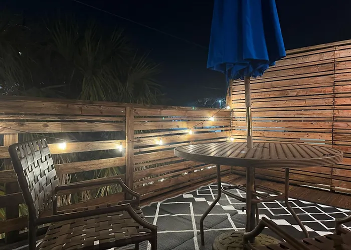 Full Townhouse Near Shem Creek & Downtown With Hot Tub