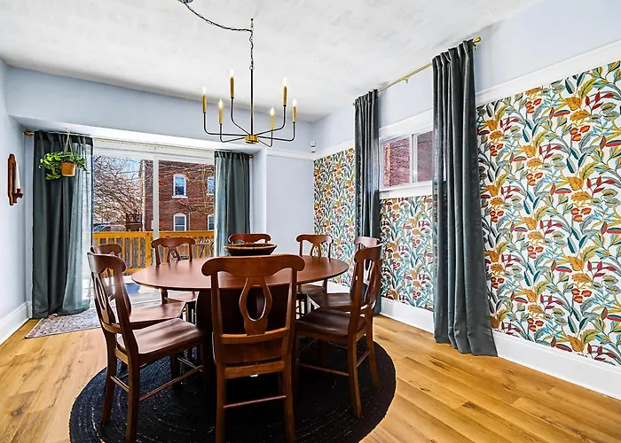 4 Bed 2 Bath Walk To Lakewood Restaurants And Shops
