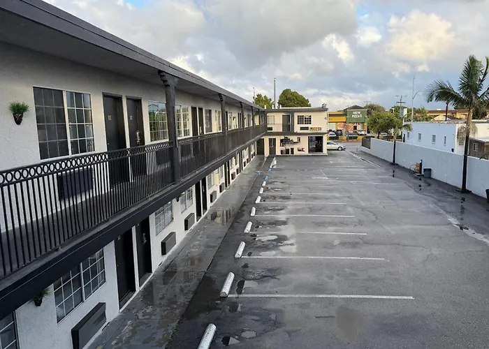 The Atlas Inn & Suites Lax