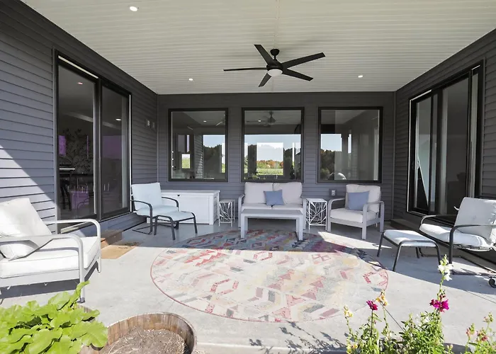 Peaceful Secluded Wausau Retreat
