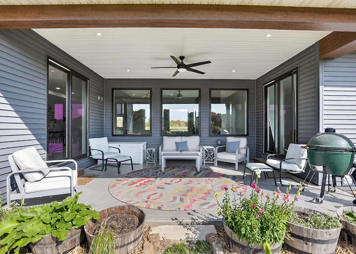 Peaceful Secluded Wausau Retreat