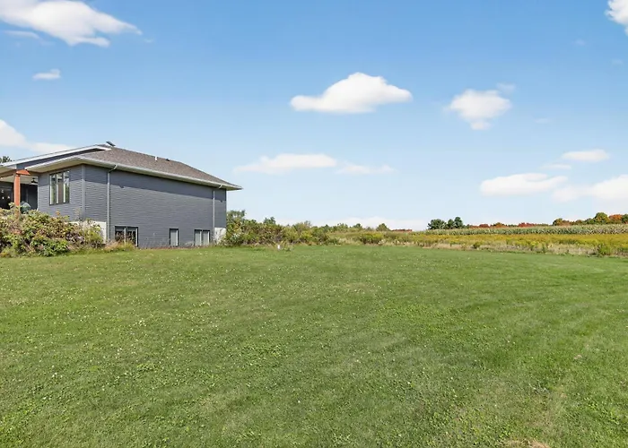 Peaceful Secluded Wausau Retreat