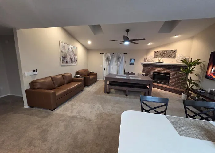 Family Fun! Sleeps 8, King Bed, 2 Queens, And Sofa Bed, Games - In Rogers
