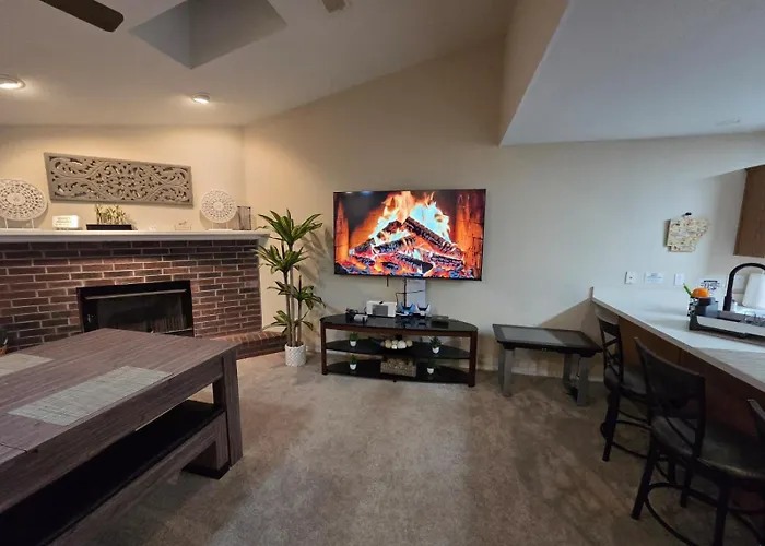 Family Fun! Sleeps 8, King Bed, 2 Queens, And Sofa Bed, Games - In Rogers