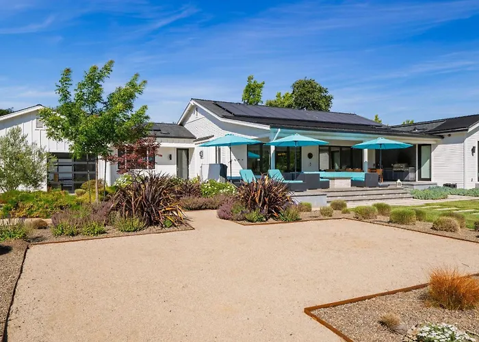 Sonoma Pool Retreat By Avantstay