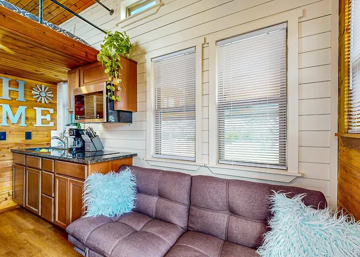 Modern Tiny House In Hill Country W/ Covered Patio