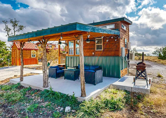 Modern Tiny House In Hill Country W/ Covered Patio