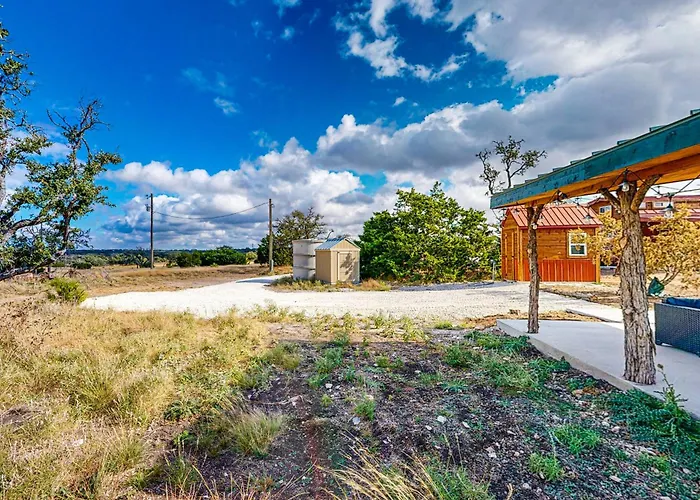 Modern Tiny House In Hill Country W/ Covered Patio