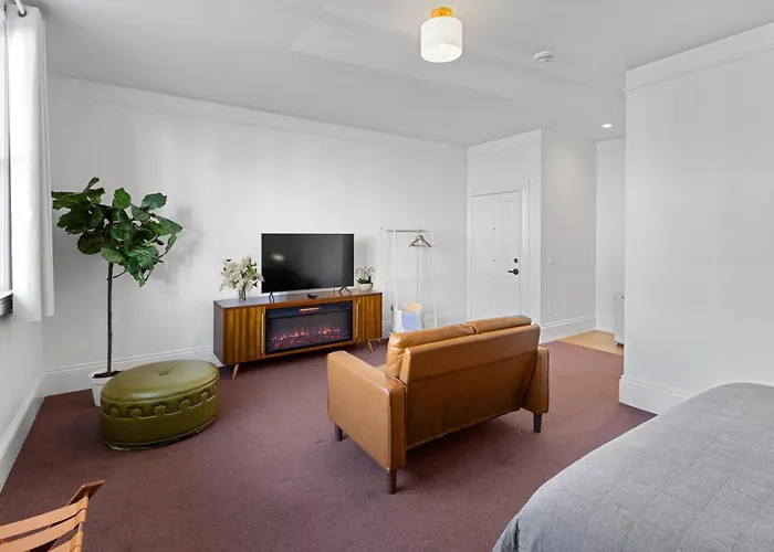 Tomales Hotel, Minutes From Dillon Beach
