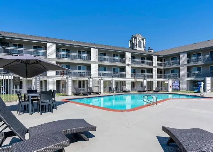 Antioch Inn And Suites