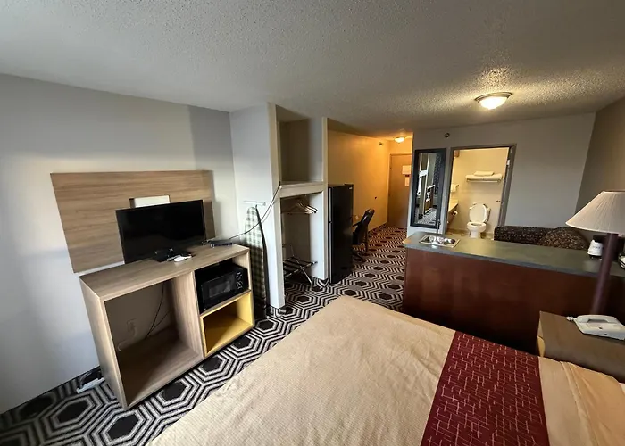 Relax Inn & Suites