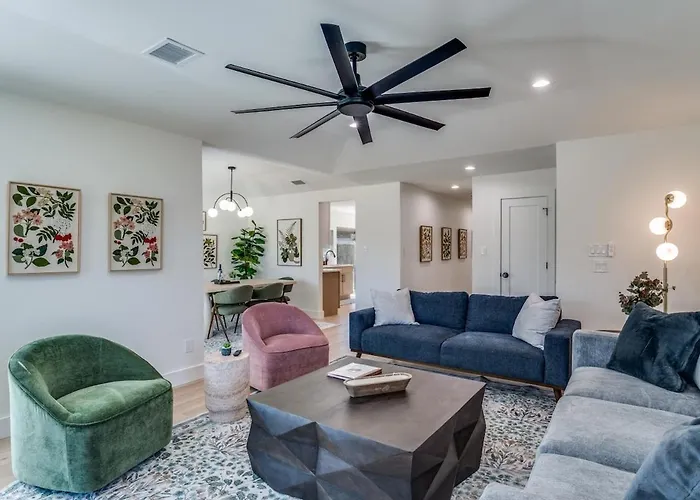 La Fleur Chateau 4B 2B Duplex King Pet Friendly