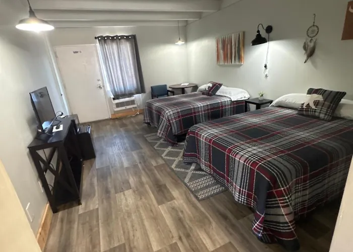 Tecumseh Inn & Suites
